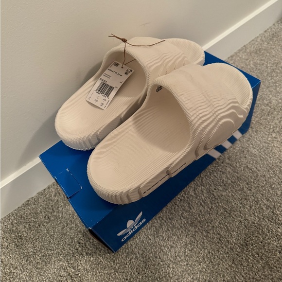Adidas Adilette 22 Slides Off White - Size 8 - Picture 2 of 4